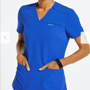 Jaanuu relaxed 3 pocket scrub top